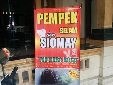 PEMPEK SELAM DAN SIOMAY