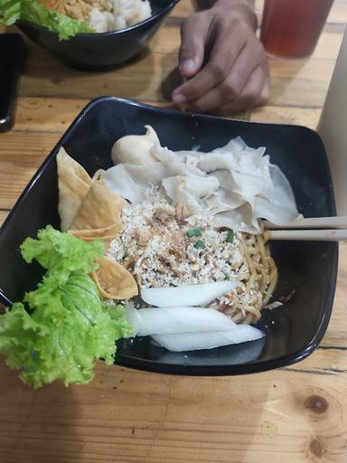 KEDAI MIE JONTOR