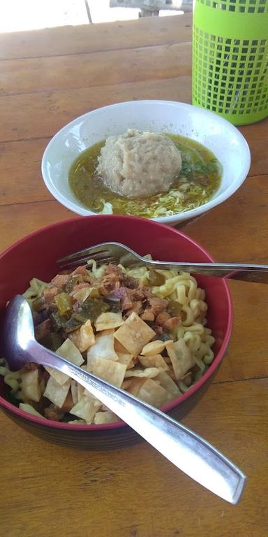 KEDAI MIE TRISNO