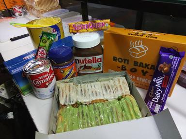 ROTI BAKAR BOY TUPAREV