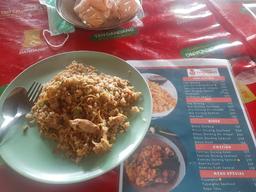 Photo's Warung Makan Tampomas (Pak Umar)