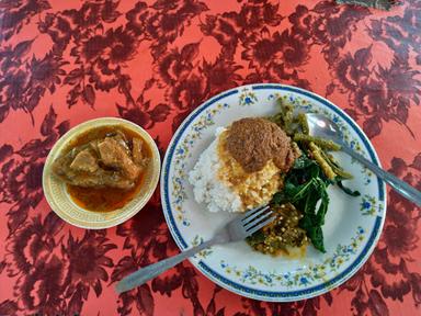 WARUNG NASI PADANG AMPERA