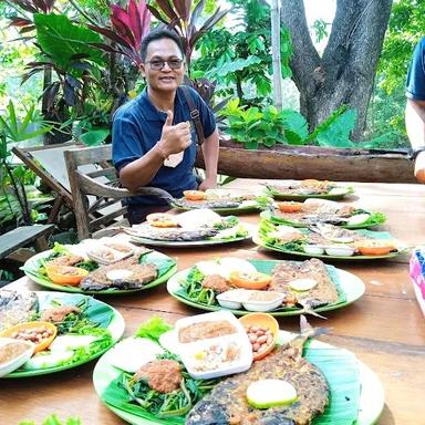 WARUNG HARMONI -TOEKIK HIDDEN RIVER