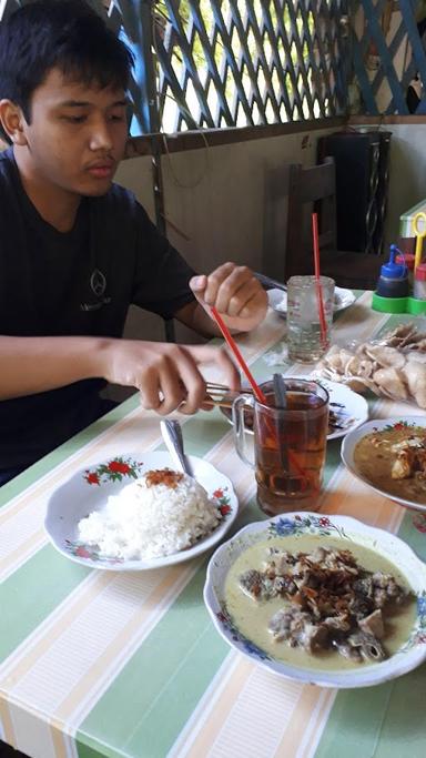 WARUNG MAKAN SATE & GULE & PECEL