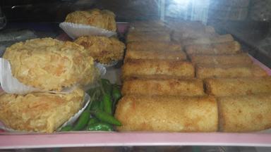 SELAT BALI KUE