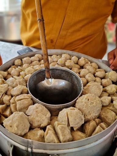 BAKSO BAHAR CABANG GUREM PAMEKASAN