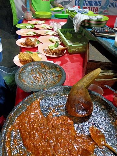 LALAPAN NASI UDUK LAMONGAN CAK SAHLAN