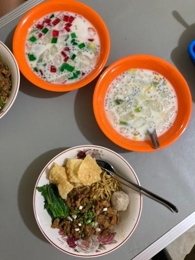 MIE BAKSO WONOGIRIAN