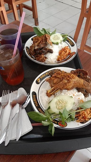 WARUNG BEBEK SINJAY SAWOJAJAR MALANG