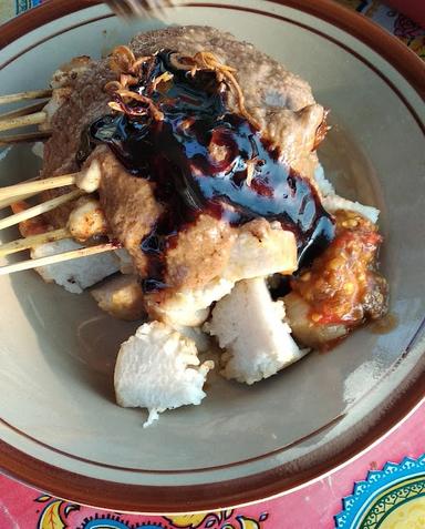 SATE AYAM MADURA CAH HERUL