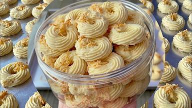 KUE KERING LEBARAN TOP COOKIES