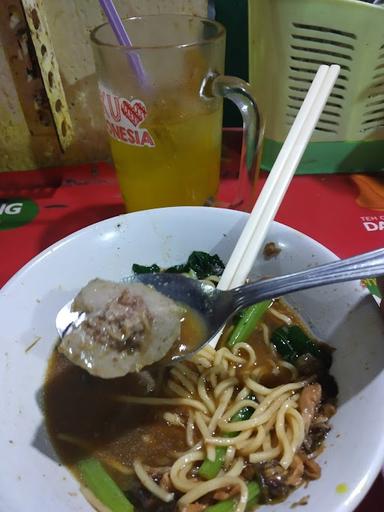 MIE AYAM & BAKSO SOLO TIGA PUTRA