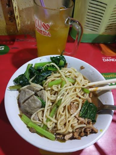 MIE AYAM & BAKSO SOLO TIGA PUTRA