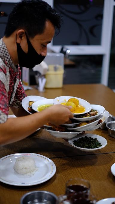 RESTORAN SEDERHANA MASAKAN PADANG (SA)