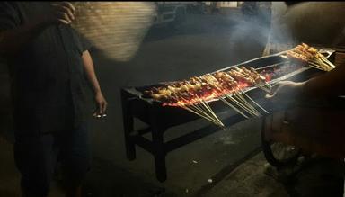 SATE AYAM DAN KAMBING ( BANG JAPAR)