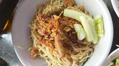 MIE AYAM DAN PANGSIT