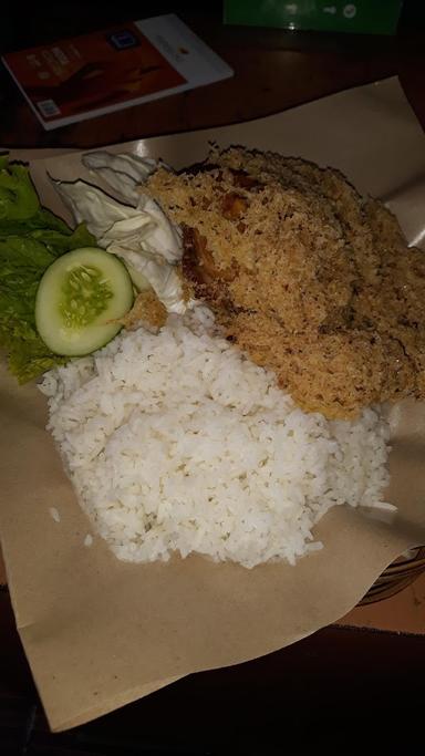 AYAM GEPREK DAN SEBLAK MONYOR