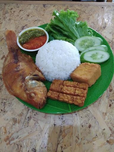 AYAM PENYET BANG DJO