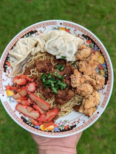 BAKMI OMA VEGAN NOODLE - PASAR PARAMOUNT