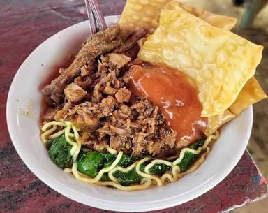 BAKSO & MIE AYAM ALAMANDA