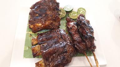 SATE BABI PASAR LAMA