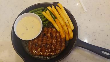 STEAK HOTEL BY HOLYCOW! TKP KARAWACI