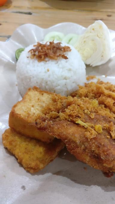 AYAM GORENG BOROBUDUR - KELAPA GADING