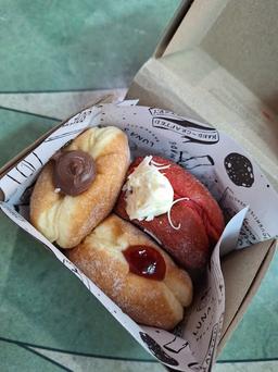 LUNA'S DOUGHNUTS MKG 5