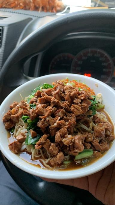 MIE AYAM MAS TRI