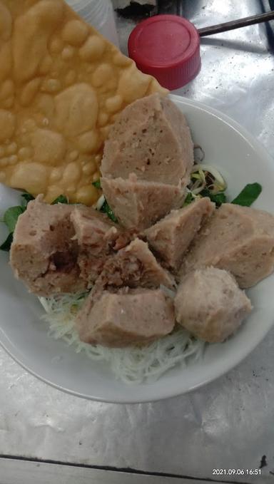 BAKSO DAN MIE AYAM MAS IYENG