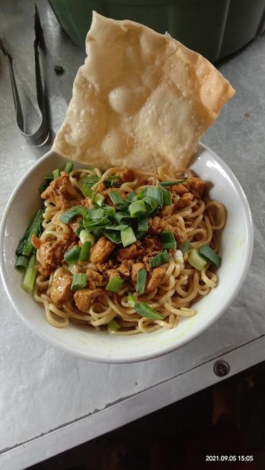 BAKSO DAN MIE AYAM MAS IYENG