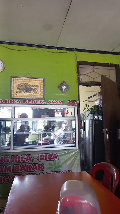 WARUNG NASI RICA RICA