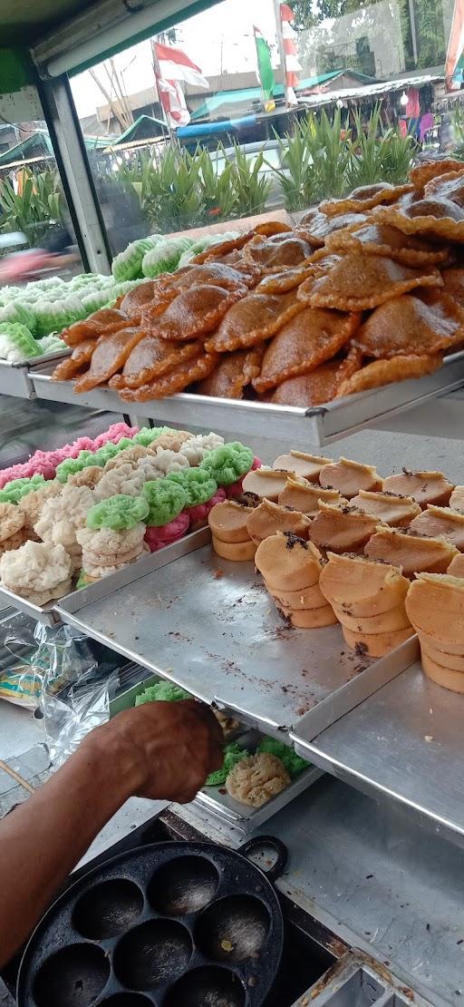 KUE PUKIS KEMAYORAN