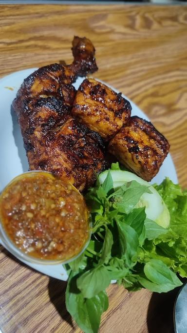 AYAM BAKAR BANGZI