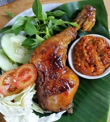 AYAM BAKAR PENYET DAPOER UMMA SYIFA