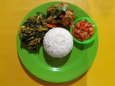 BEBEK RICA-RICA MANADO & SEAFOOD OMA