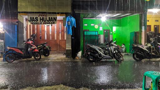 KEDAI AYAM KREMES VS AYAM PENYET 'BANG ALBI'