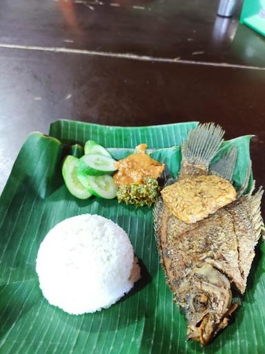 PECEL AYAM 21 (RONGGOLAWE TUBAN)