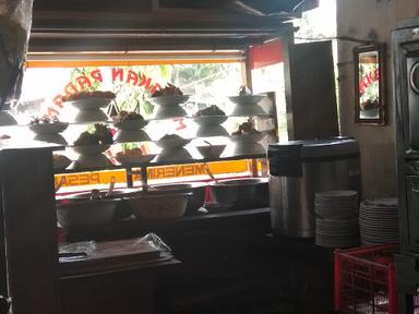 RUMAH MAKAN AWAK JUO MASAKAN PADANG