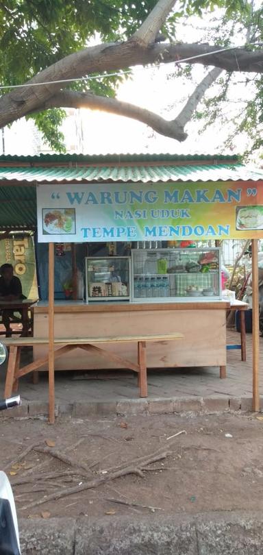 WARUNG NASI UDUK DAN MENDOAN