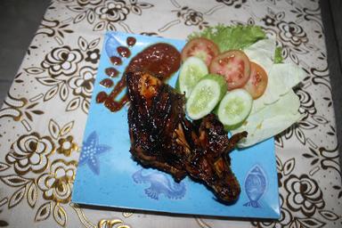 AYAM BAKAR HJ.HENI