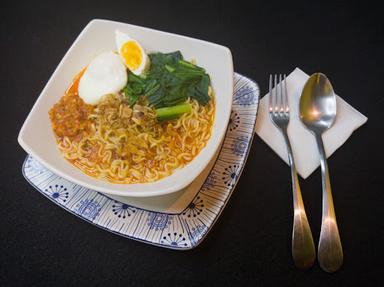 DAILY WARMINDO, JAGONYA INDOMIE DAN SEBLAK