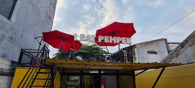 I EAT PEMPEK MERUYA