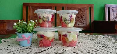 SALAD BUAH ARUNA