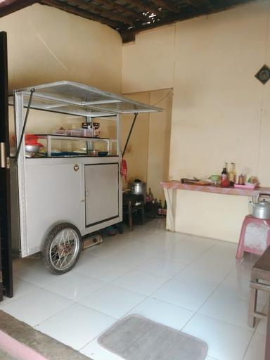 SOTO DAN BAKSO YU SAR