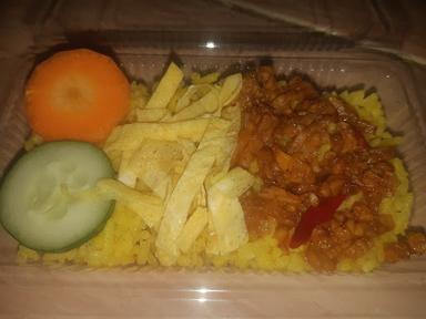 KLEPON DAN NASI KUNING