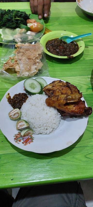 AYAM GORENG BU DAWAM