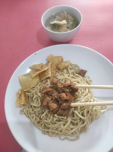 MIE AYAM SENTOSA CABANG SEKIP