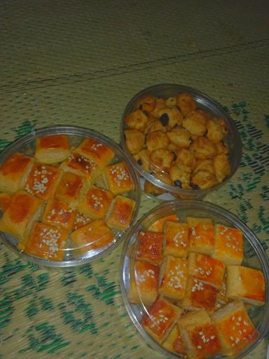 ANEKA KUE DAN CUCUR LEGEND MBAH SRI