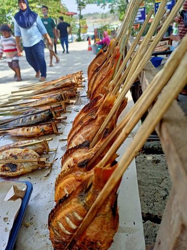 WISATA WARUNG IKAN BAKAR MAK TARI